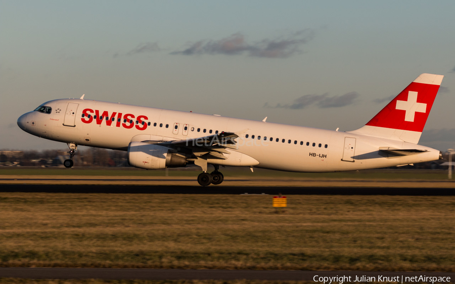 Swiss International Airlines Airbus A320-214 (HB-IJH) | Photo 157382