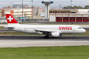 Swiss International Airlines Airbus A320-214 (HB-IJH) at  Lisbon - Portela, Portugal