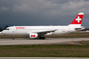 Swiss International Airlines Airbus A320-214 (HB-IJI) at  Geneva - International, Switzerland