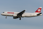 Swiss International Airlines Airbus A320-214 (HB-IJJ) at  Hamburg - Fuhlsbuettel (Helmut Schmidt), Germany