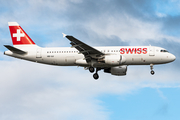 Swiss International Airlines Airbus A320-214 (HB-IJJ) at  Hamburg - Fuhlsbuettel (Helmut Schmidt), Germany