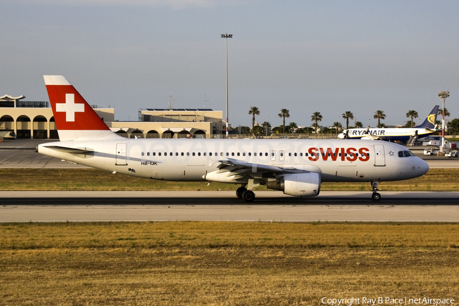Swiss International Airlines Airbus A320-214 (HB-IJK) | Photo 110456