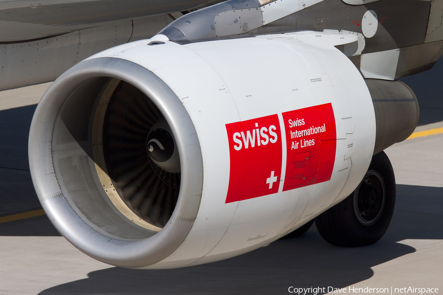 Swiss International Airlines Airbus A320-214 (HB-IJK) | Photo 9879