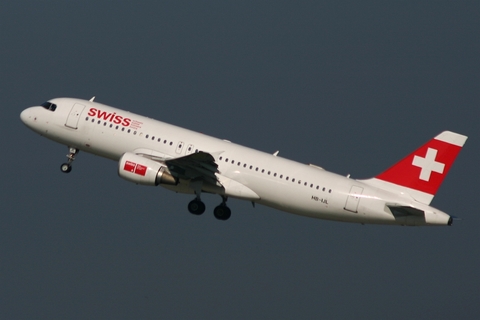 Swiss International Airlines Airbus A320-214 (HB-IJL) at  Zurich - Kloten, Switzerland