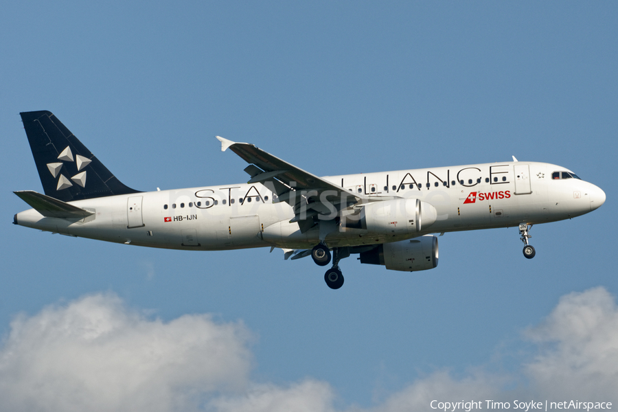 Swiss International Airlines Airbus A320-214 (HB-IJN) | Photo 345441