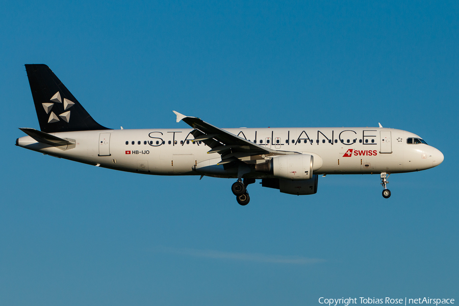 Swiss International Airlines Airbus A320-214 (HB-IJO) | Photo 324185