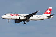 Swiss International Airlines Airbus A320-214 (HB-IJQ) at  London - Heathrow, United Kingdom