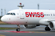 Swiss International Airlines Airbus A320-214 (HB-IJS) at  Porto, Portugal