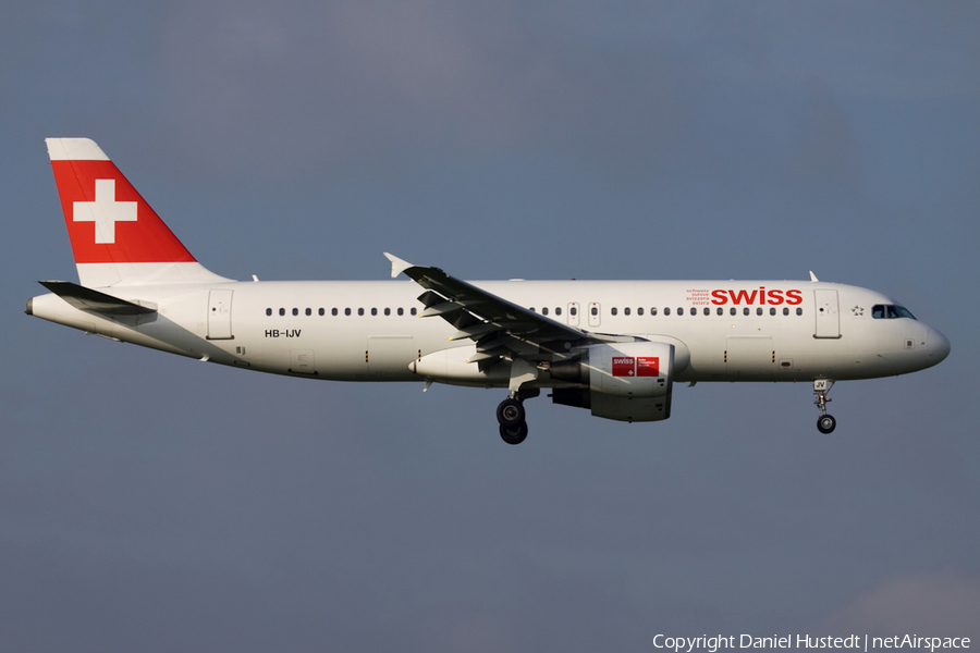 Swiss International Airlines Airbus A320-214 (HB-IJV) | Photo 542926