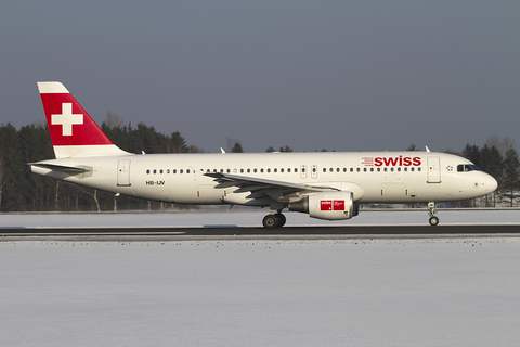 Swiss International Airlines Airbus A320-214 (HB-IJV) at  Hamburg - Fuhlsbuettel (Helmut Schmidt), Germany