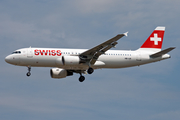 Swiss International Airlines Airbus A320-214 (HB-IJX) at  London - Heathrow, United Kingdom