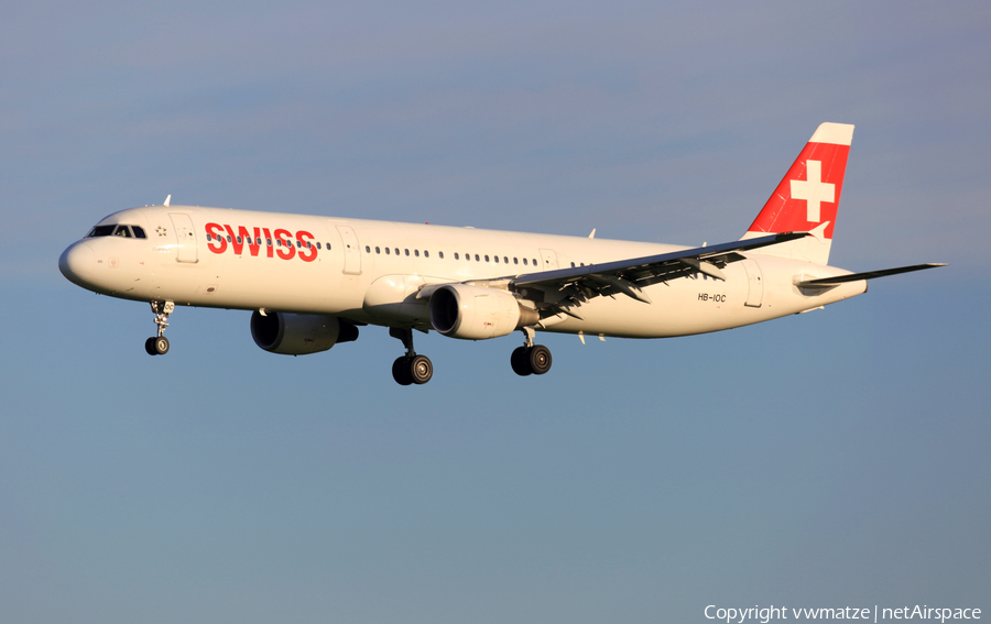 Swiss International Airlines Airbus A321-111 (HB-IOC) | Photo 192181
