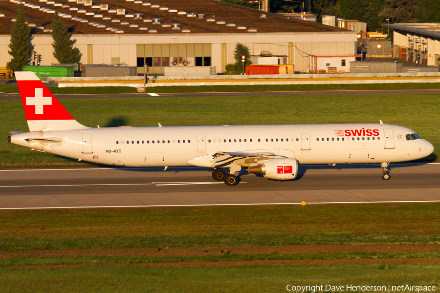 Swiss International Airlines Airbus A321-111 (HB-IOC) | Photo 11152