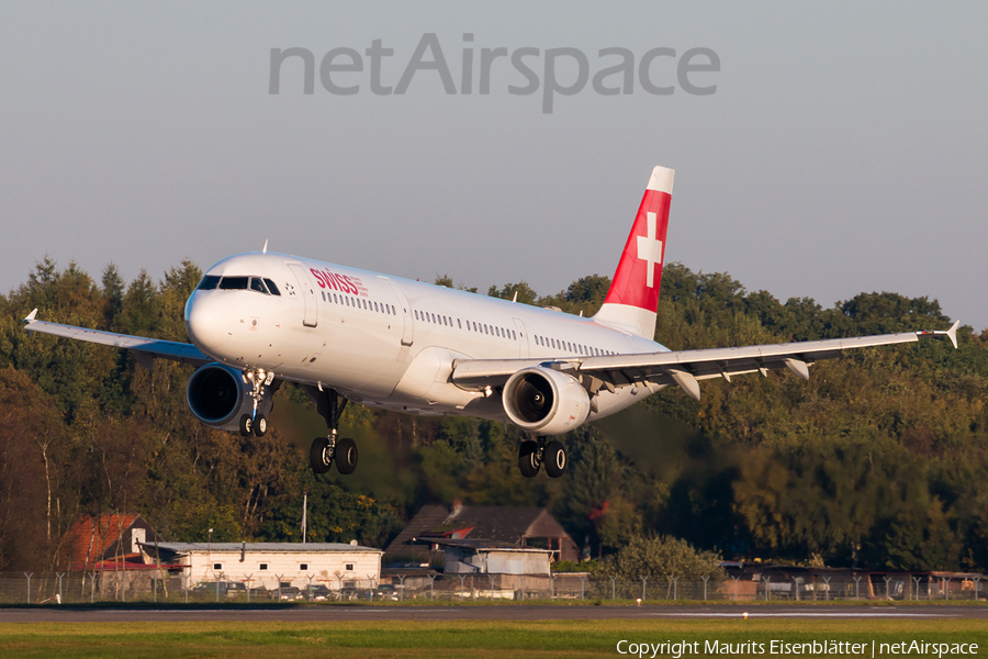 Swiss International Airlines Airbus A321-111 (HB-IOL) | Photo 88011