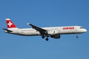 Swiss International Airlines Airbus A321-111 (HB-IOL) at  Hamburg - Fuhlsbuettel (Helmut Schmidt), Germany