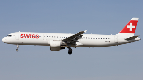 Swiss International Airlines Airbus A321-212 (HB-IOM) at  Barcelona - El Prat, Spain