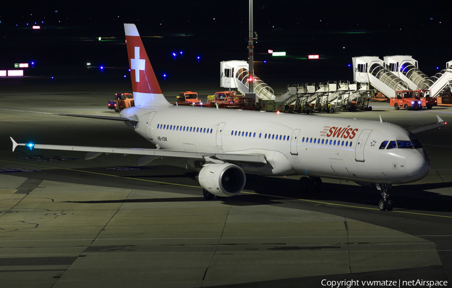 Swiss International Airlines Airbus A321-212 (HB-IOM) | Photo 131813