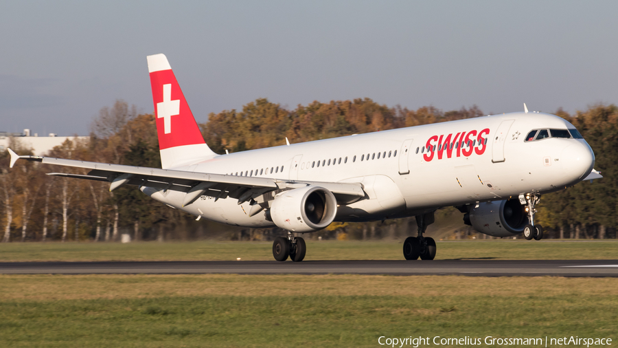 Swiss International Airlines Airbus A321-212 (HB-IOM) | Photo 435592