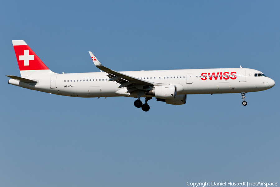 Swiss International Airlines Airbus A321-212 (HB-ION) | Photo 421050