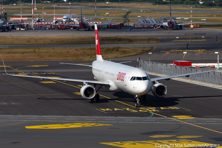 Swiss International Airlines Airbus A321-212 (HB-IOO) | Photo 450255