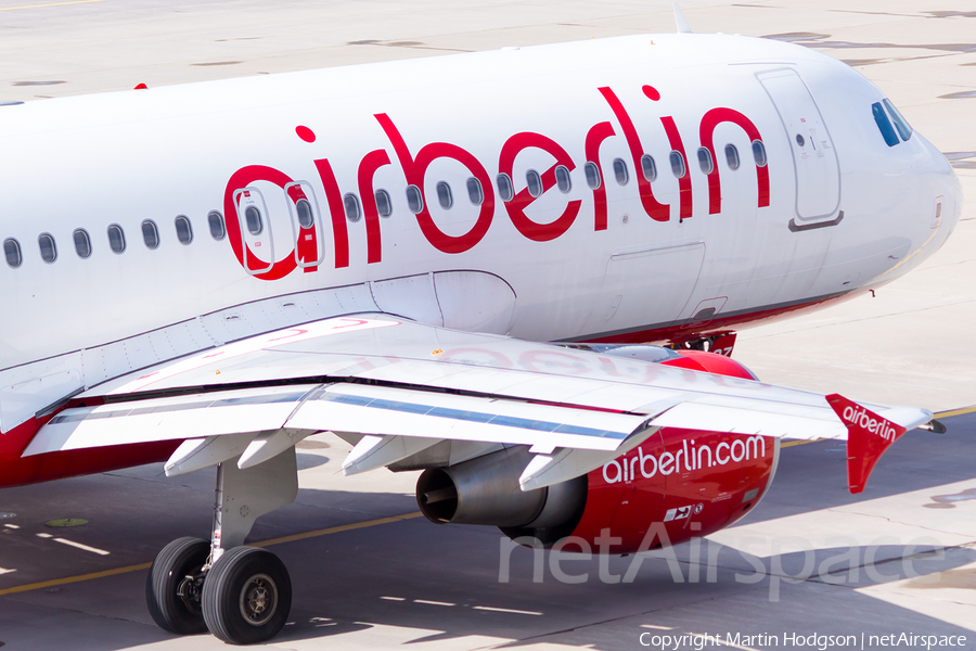 Air Berlin (Belair) Airbus A320-214 (HB-IOZ) | Photo 101410
