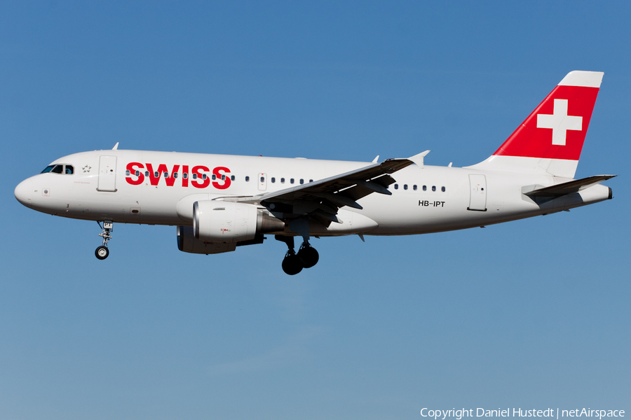 Swiss International Airlines Airbus A319-112 (HB-IPT) | Photo 422117