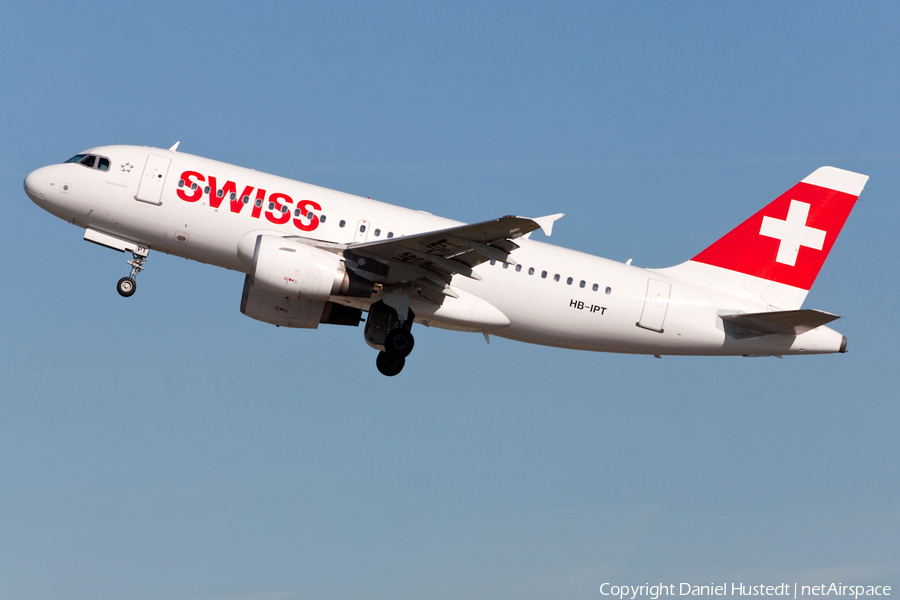 Swiss International Airlines Airbus A319-112 (HB-IPT) | Photo 489919