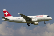 Swiss International Airlines Airbus A319-112 (HB-IPT) at  Geneva - International, Switzerland