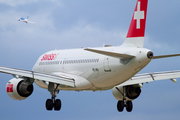 Swiss International Airlines Airbus A319-112 (HB-IPU) at  London - Heathrow, United Kingdom