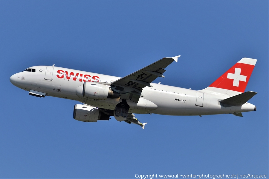 Swiss International Airlines Airbus A319-112 (HB-IPV) | Photo 385947