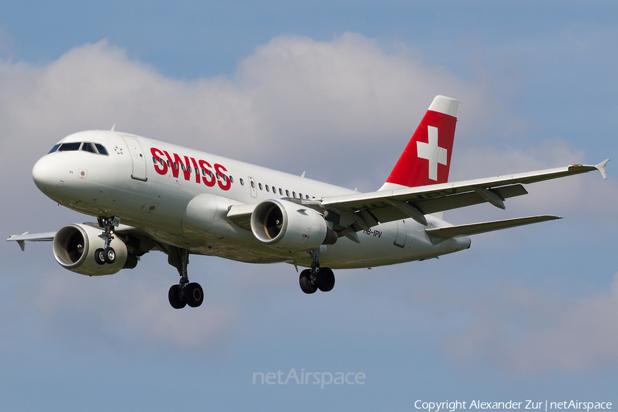 Swiss International Airlines Airbus A319-112 (HB-IPV) | Photo 524179