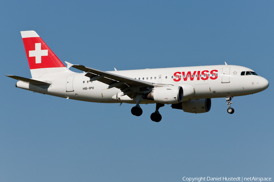 Swiss International Airlines Airbus A319-112 (HB-IPV) | Photo 421054