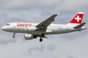 Swiss International Airlines Airbus A319-112 (HB-IPY) at  London - Heathrow, United Kingdom