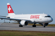 Swiss International Airlines Airbus A319-112 (HB-IPY) at  Porto, Portugal