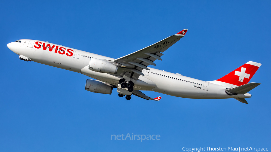 Swiss International Airlines Airbus A330-343X (HB-JHE) | Photo 389153