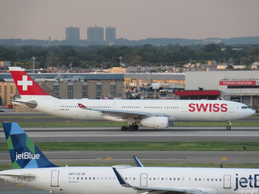 Swiss International Airlines Airbus A330-343X (HB-JHJ) | Photo 582713