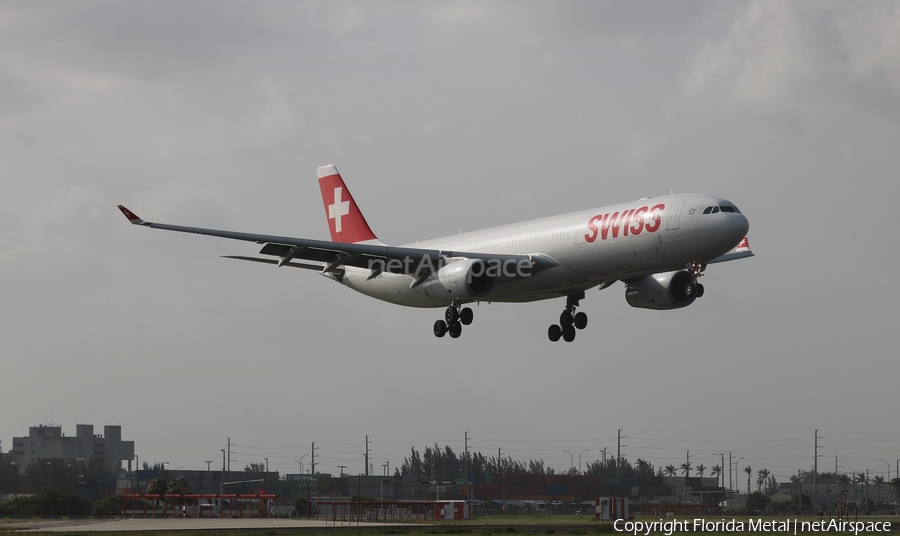 Swiss International Airlines Airbus A330-343X (HB-JHL) | Photo 545456