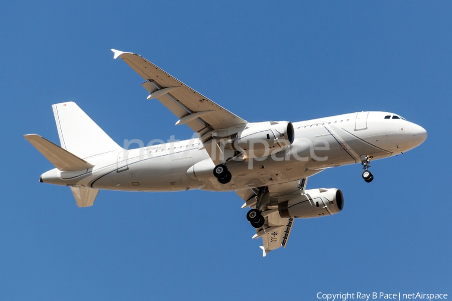 Nomad Aviation Airbus A319-133X CJ (HB-JJJ) | Photo 446064