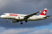 Swiss International Airlines Airbus A320-214 (HB-JLR) at  Hamburg - Fuhlsbuettel (Helmut Schmidt), Germany