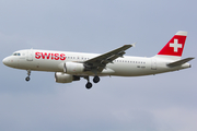 Swiss International Airlines Airbus A320-214 (HB-JLR) at  London - Heathrow, United Kingdom