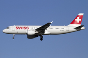 Swiss International Airlines Airbus A320-214 (HB-JLR) at  London - Heathrow, United Kingdom