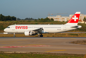 Swiss International Airlines Airbus A320-214 (HB-JLR) at  Porto, Portugal