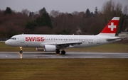 Swiss International Airlines Airbus A320-214 (HB-JLS) at  Hamburg - Fuhlsbuettel (Helmut Schmidt), Germany