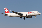 Swiss International Airlines Airbus A320-214 (HB-JLS) at  Warsaw - Frederic Chopin International, Poland