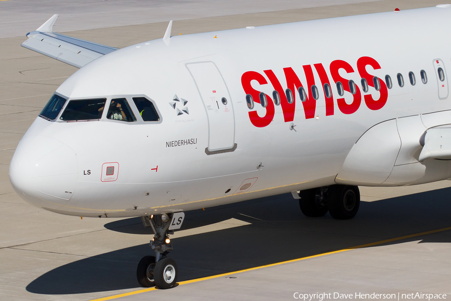 Swiss International Airlines Airbus A320-214 (HB-JLS) | Photo 9884