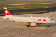 Swiss International Airlines Airbus A320-214 (HB-JLT) at  Dusseldorf - International, Germany