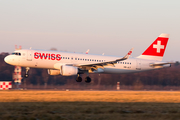 Swiss International Airlines Airbus A320-214 (HB-JLT) at  Hamburg - Fuhlsbuettel (Helmut Schmidt), Germany