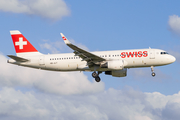 Swiss International Airlines Airbus A320-214 (HB-JLT) at  Hamburg - Fuhlsbuettel (Helmut Schmidt), Germany