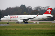 Swiss International Airlines Airbus A320-214 (HB-JLT) at  Hamburg - Fuhlsbuettel (Helmut Schmidt), Germany