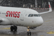 Swiss International Airlines Airbus A320-214 (HB-JLT) at  Zurich - Kloten, Switzerland
